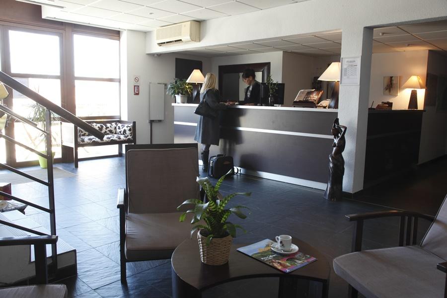 Adonis Carcassonne Hotel Bagian luar foto