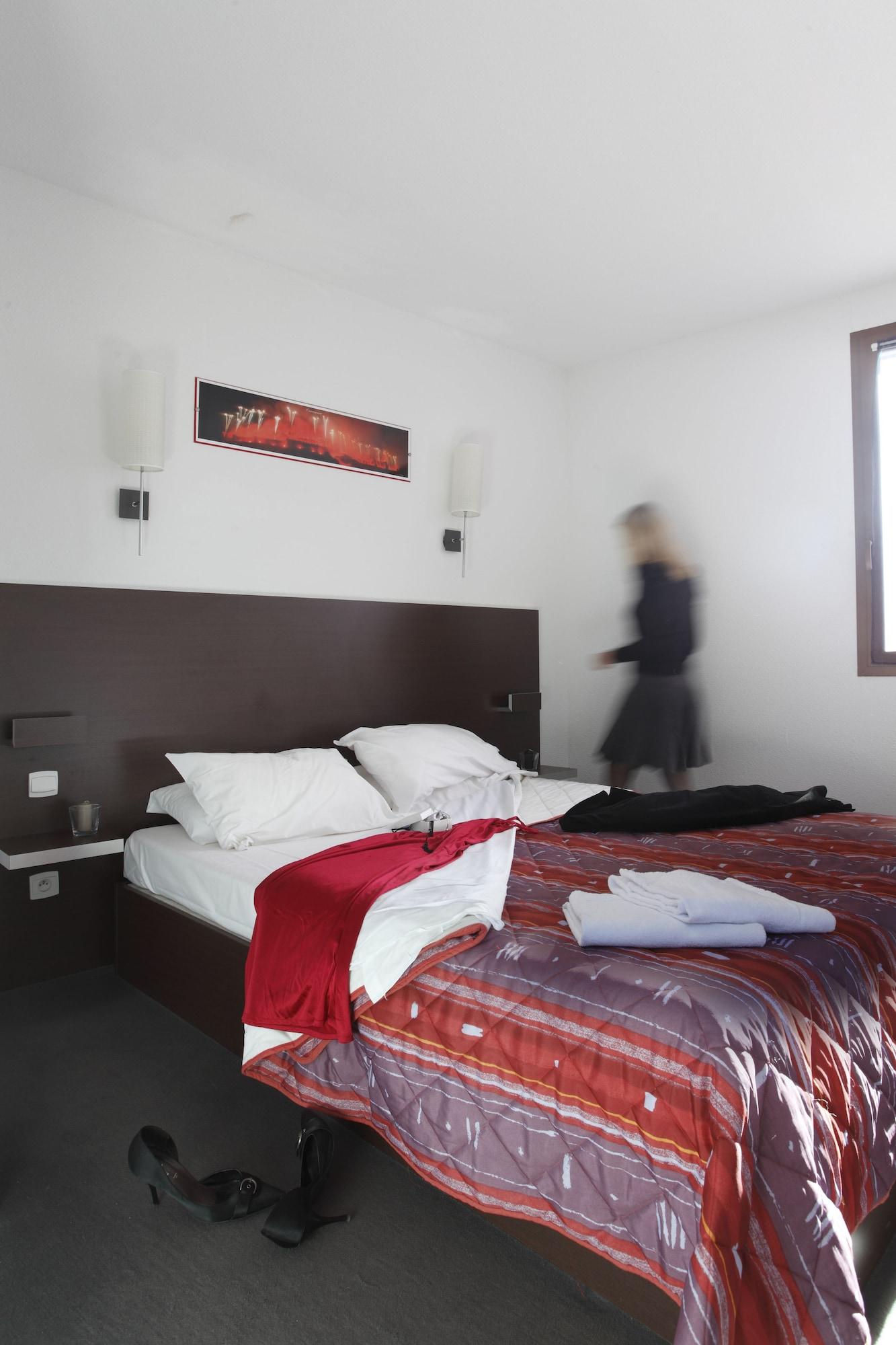 Adonis Carcassonne Hotel Bagian luar foto