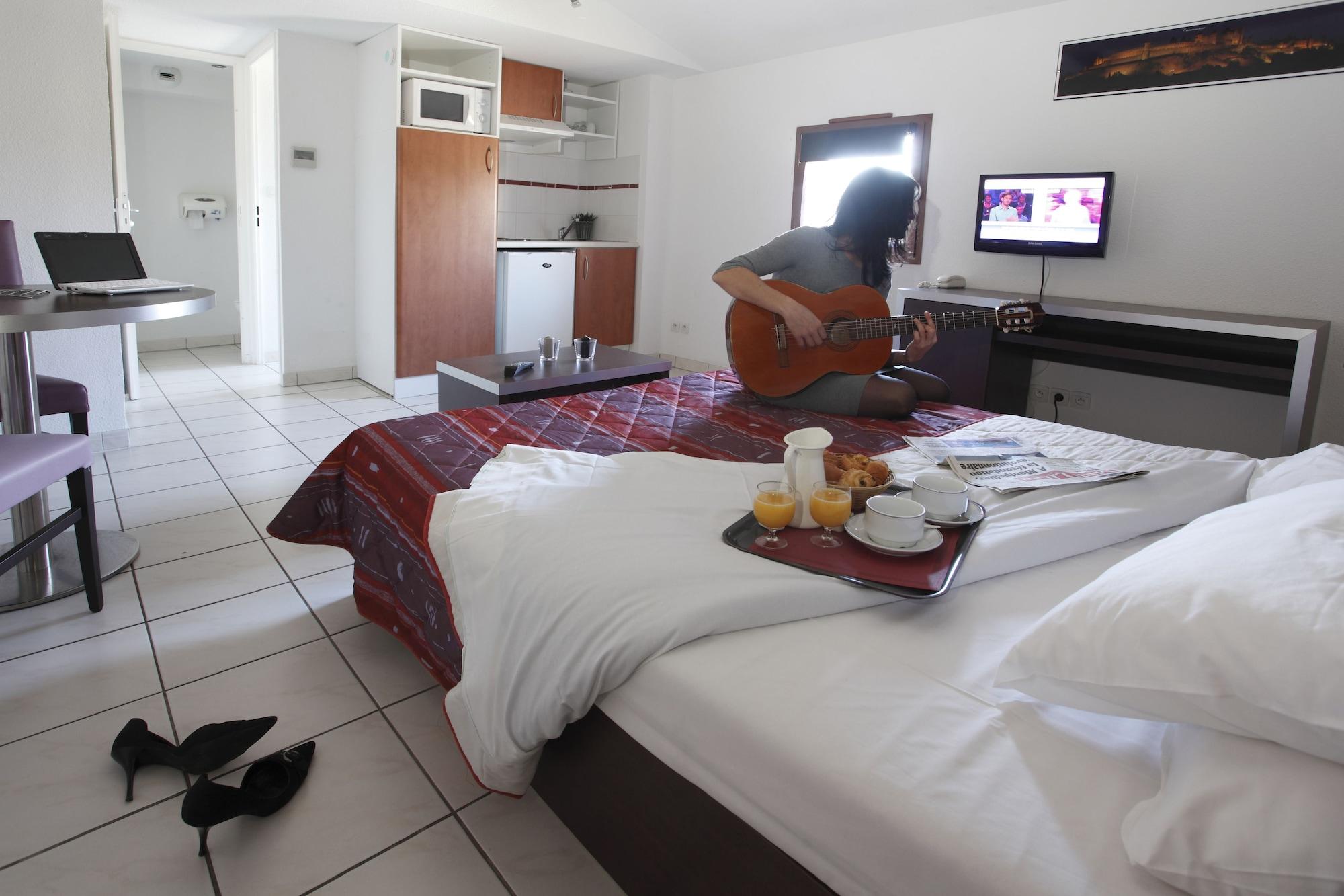 Adonis Carcassonne Hotel Bagian luar foto