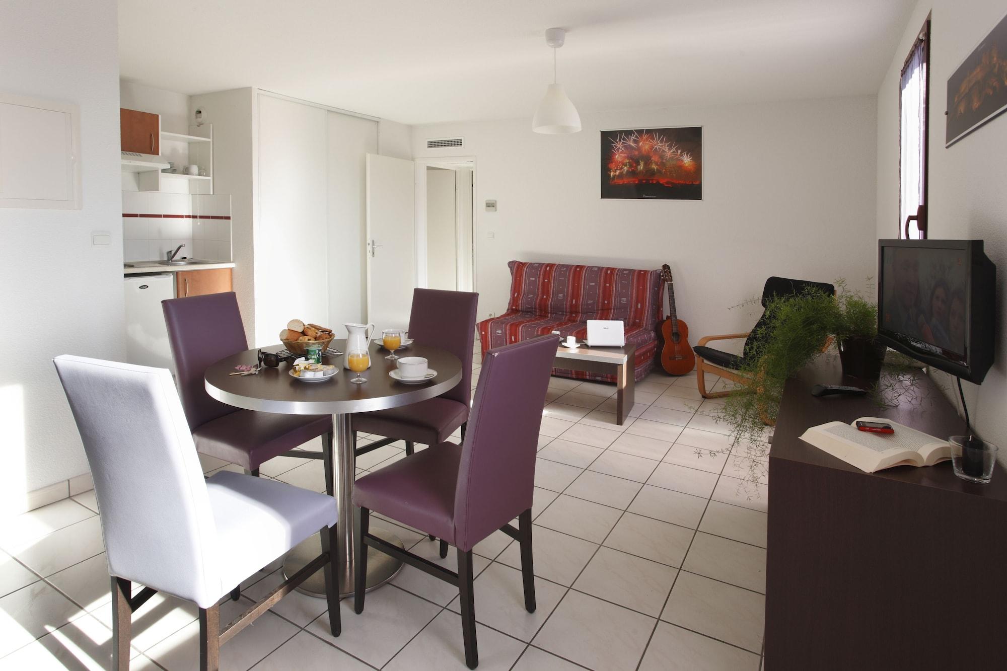 Adonis Carcassonne Hotel Bagian luar foto