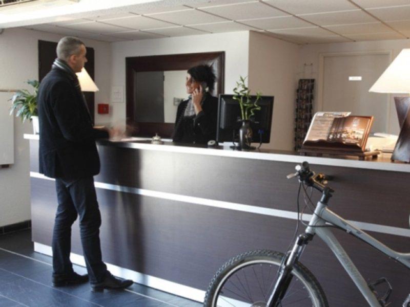 Adonis Carcassonne Hotel Bagian luar foto