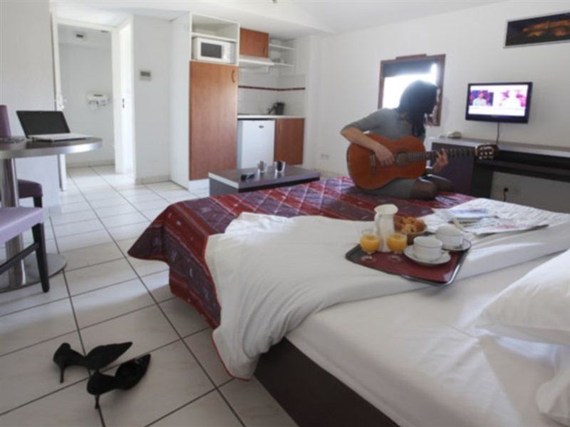 Adonis Carcassonne Hotel Bagian luar foto