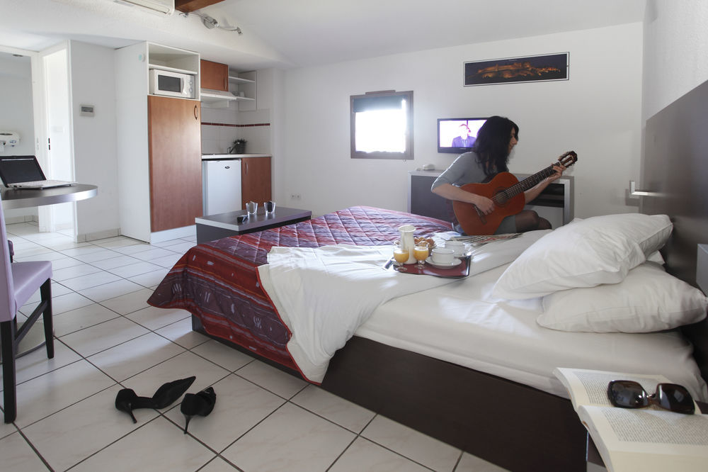 Adonis Carcassonne Hotel Bagian luar foto