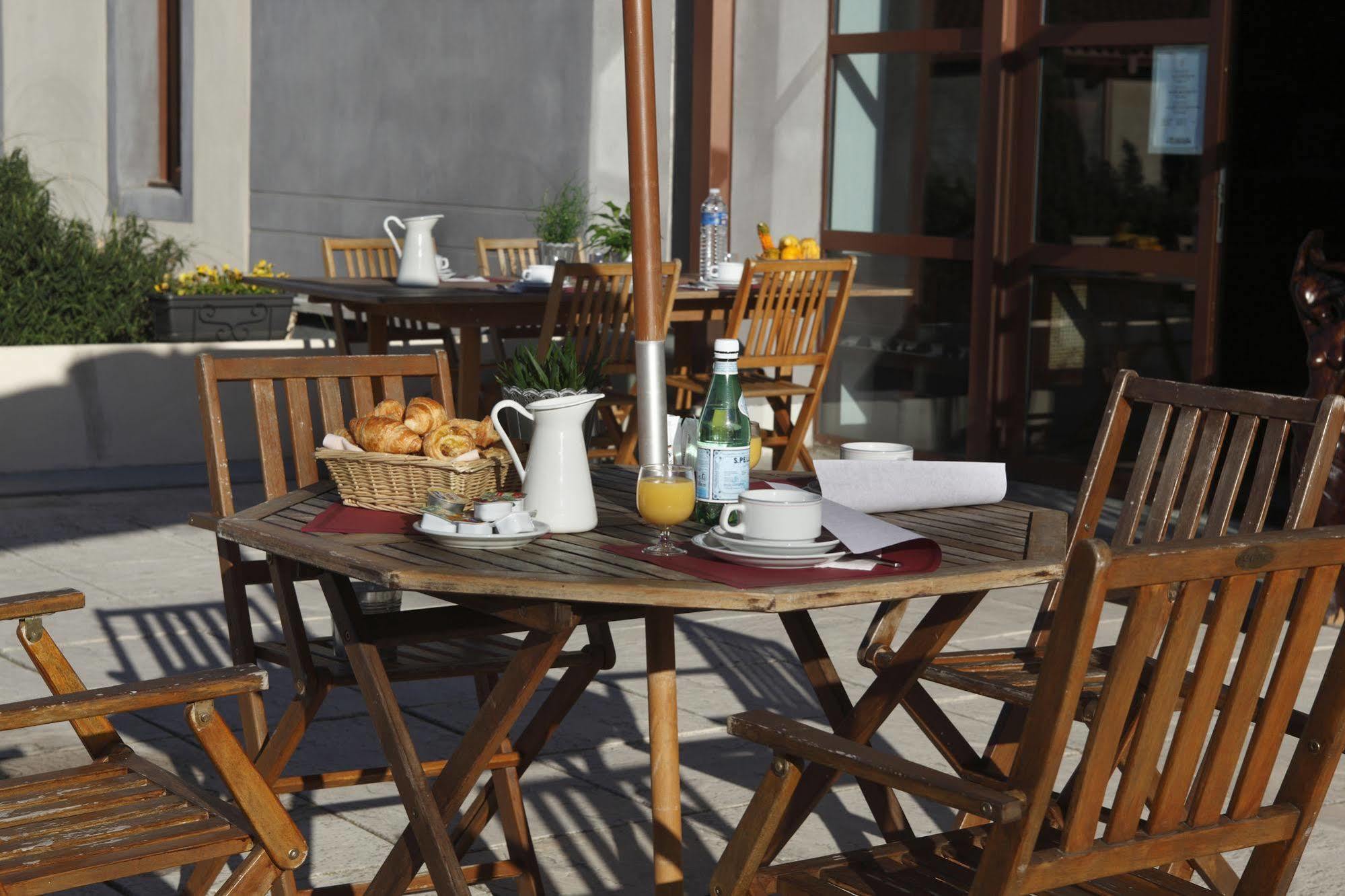 Adonis Carcassonne Hotel Bagian luar foto