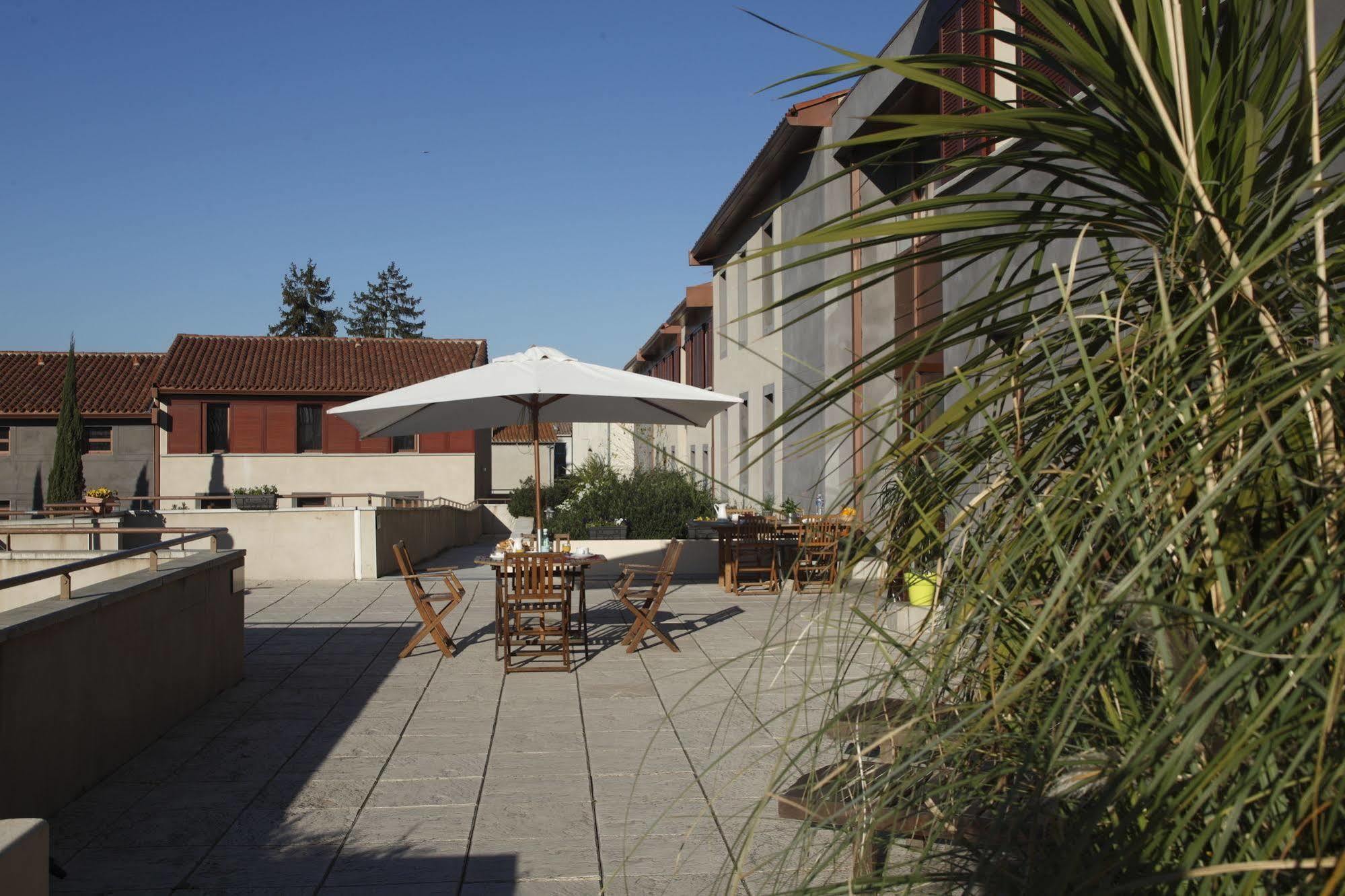 Adonis Carcassonne Hotel Bagian luar foto