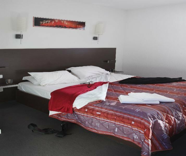 Adonis Carcassonne Hotel Bagian luar foto